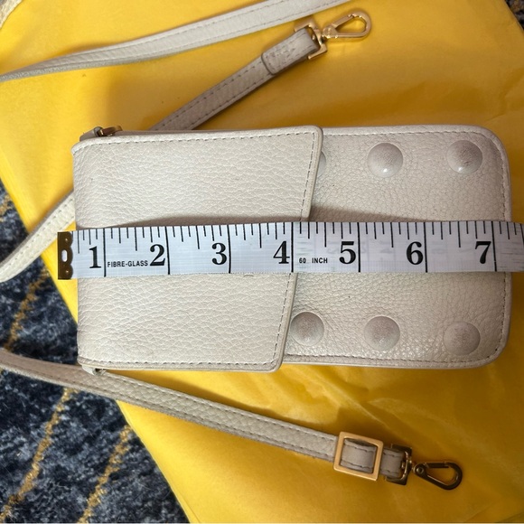 Leather Crossbody Phone Bag in white:)🦄
Hammitt leather beautiful lil bag! - Picture 5 of 9